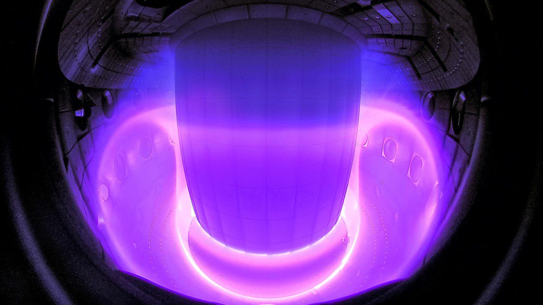 A plasma inside the TCV tokamak. © Curdin Wüthrich/SPC/EPFL